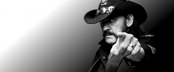 Llega la procesión del Santísimo Lemmy