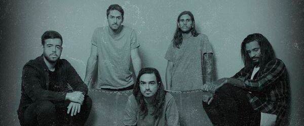 Adelanto de Like Moths To Flames