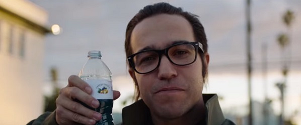 Pete Wentz protagoniza el nuevo vídeo de Weezer